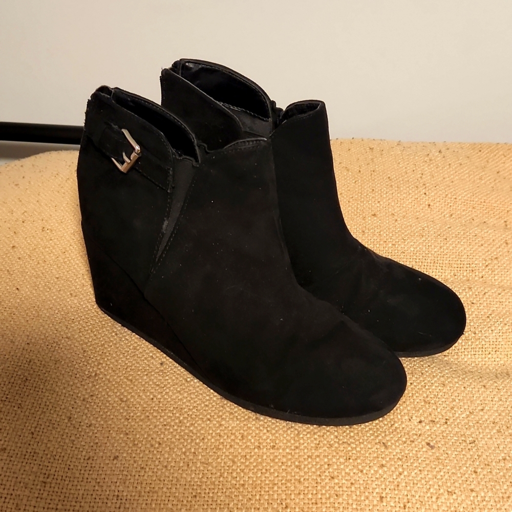Girls black suede wedges